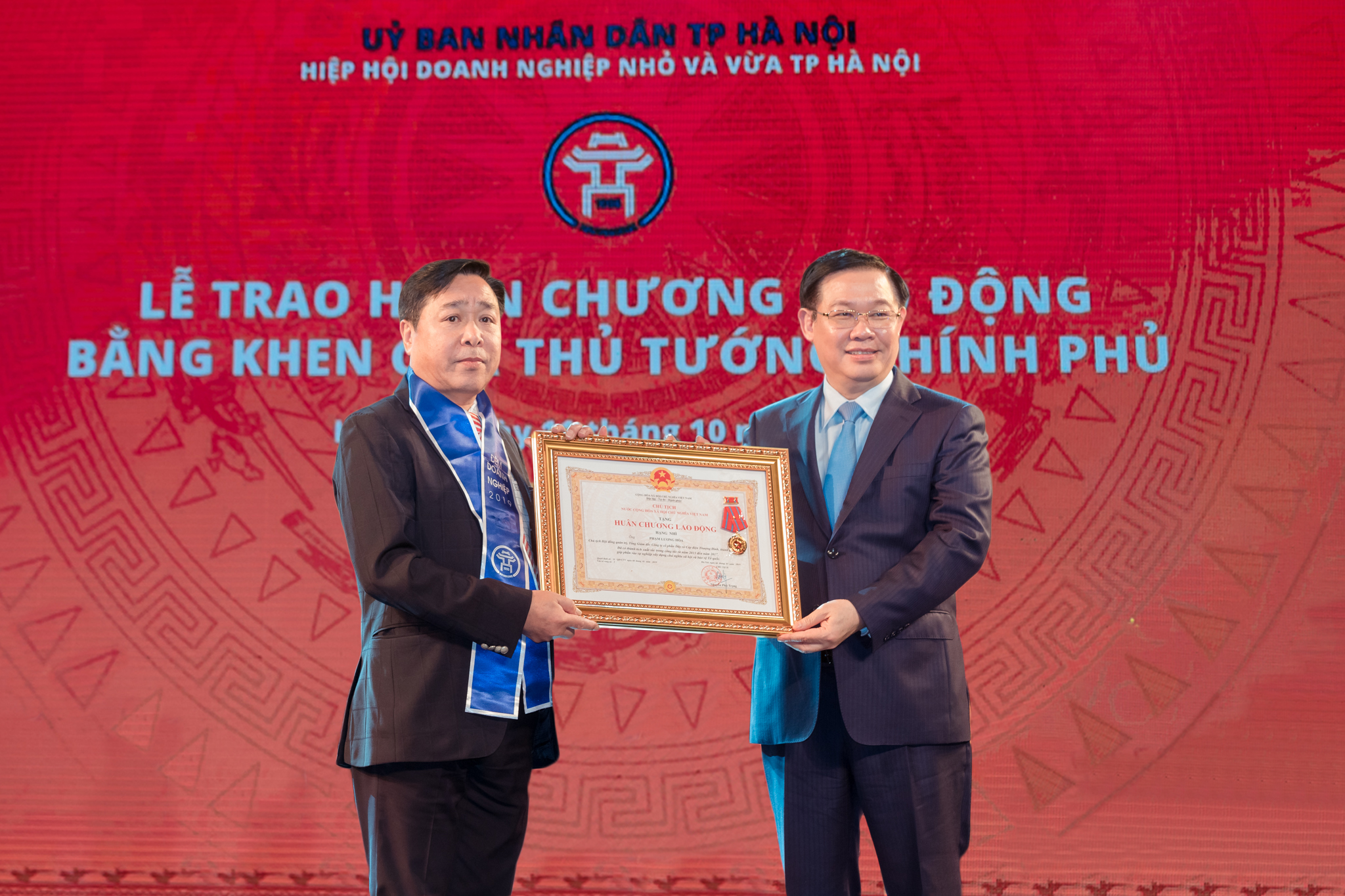 Năm 2019 - Năm thành công của doaonNăm 2019 đã chính thức khép lại với những con số tăng trưởng ấn tượng của nền kinh tế,trong đó có đóng góp không nhỏ của các tổ chức Hiệp hội và cộng đồng doanh nhân.h nhân Việt